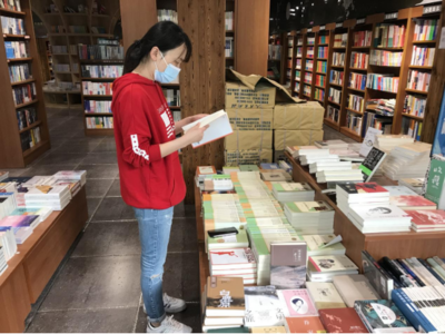 謝區(qū)市場監(jiān)管局開展“掃黃打非”專項檢查，凈化報刊零售市場環(huán)境